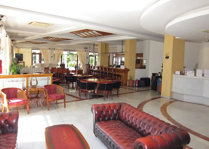 Aparthotel Divine & 4*