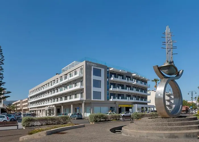 Aparthotel Divine & 4*