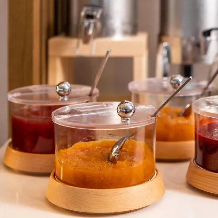 Aparthotel Divine & 4*