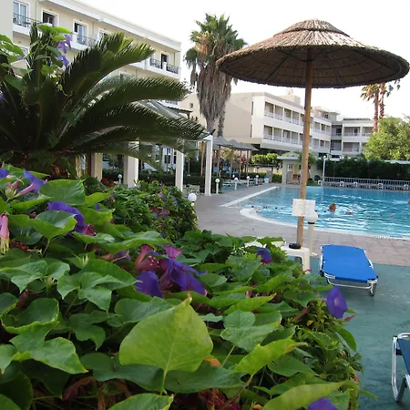 Divine & Ξενοδοχείο με διαμερίσματα