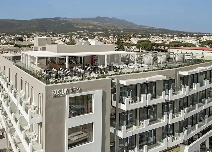 Apartmanhotel Divine & 4*