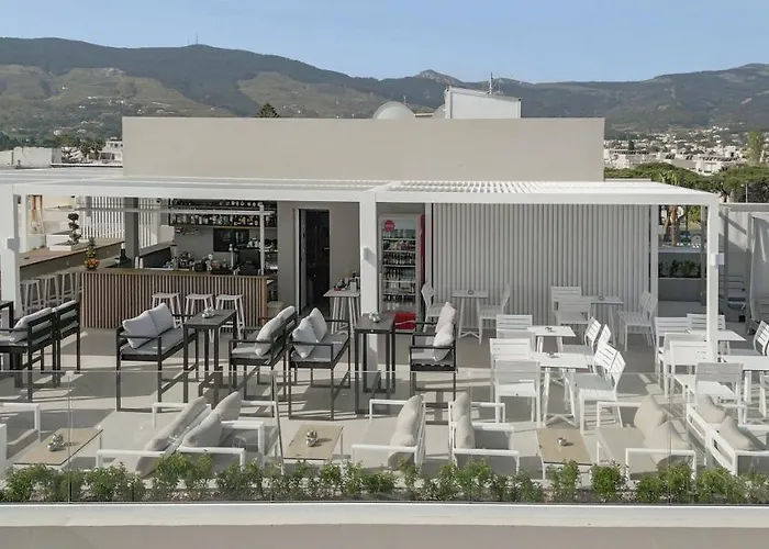 Apartmanhotel Divine & 4*